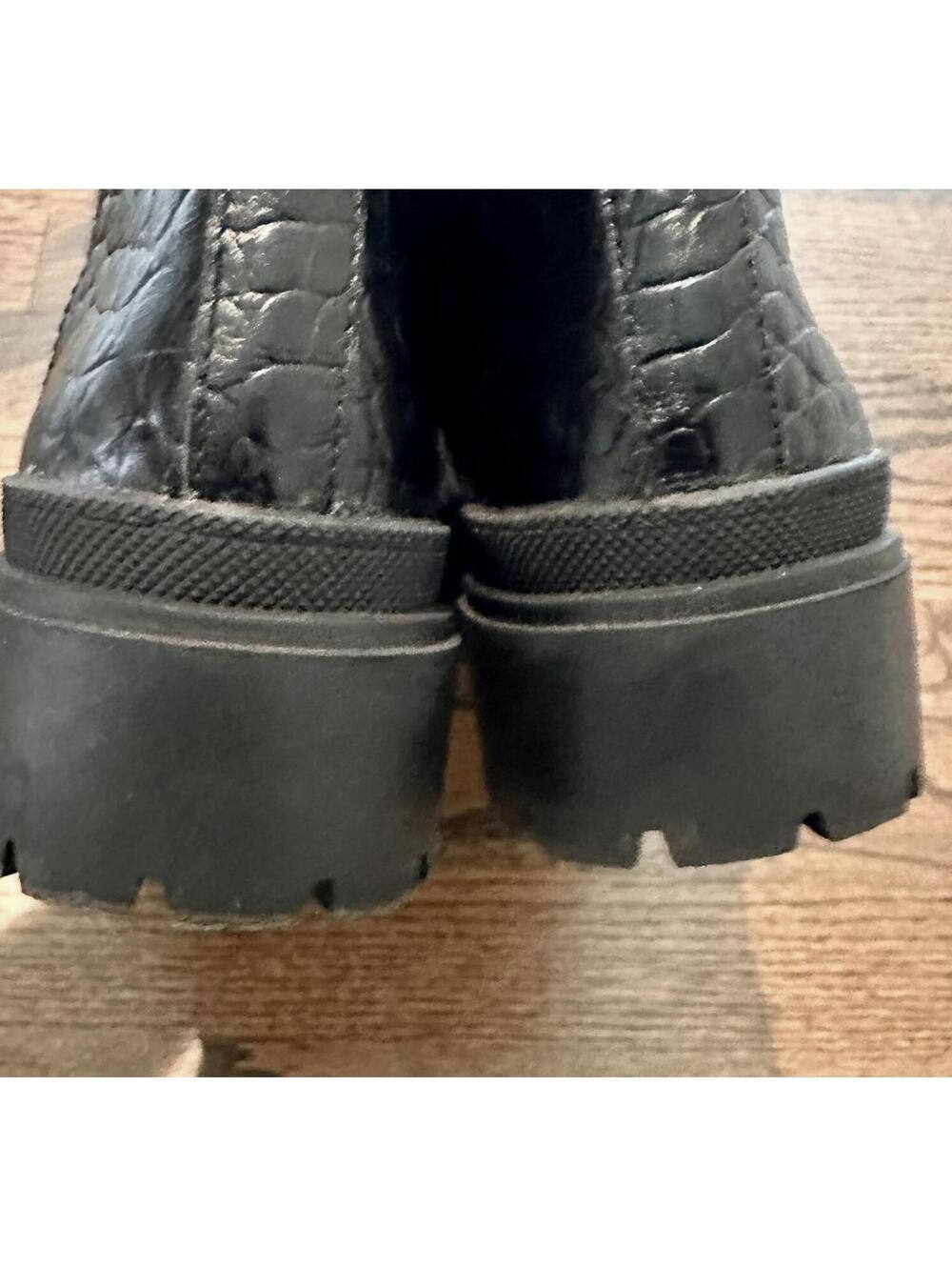 LUCKY BR Women's Black Croco Chelsea At Sides Emali Almond Boots Size 40 US 9 - Picture 7 of 7